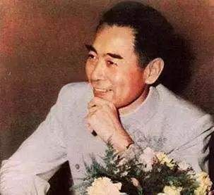 《周恩來(lái)》