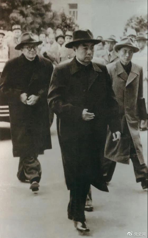 1954��4��26�����Ճ�(n��i)�ߕ�(hu��)�h�_(k��i)Ļ���D���ܶ���(l��i)���Ї�(gu��)����F(tu��n)�M(j��n)���(hu��)��(ch��ng)��