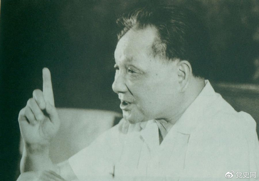 1981��6��27�����й�ʮһ������ȫ��(hu��)ͨ�^���P(gu��n)�ڽ����ԁ��h�����ɚvʷ���}�ěQ�h�����D����Сƽ���]Ļ��(hu��)�ϰl(f��)���vԒ��