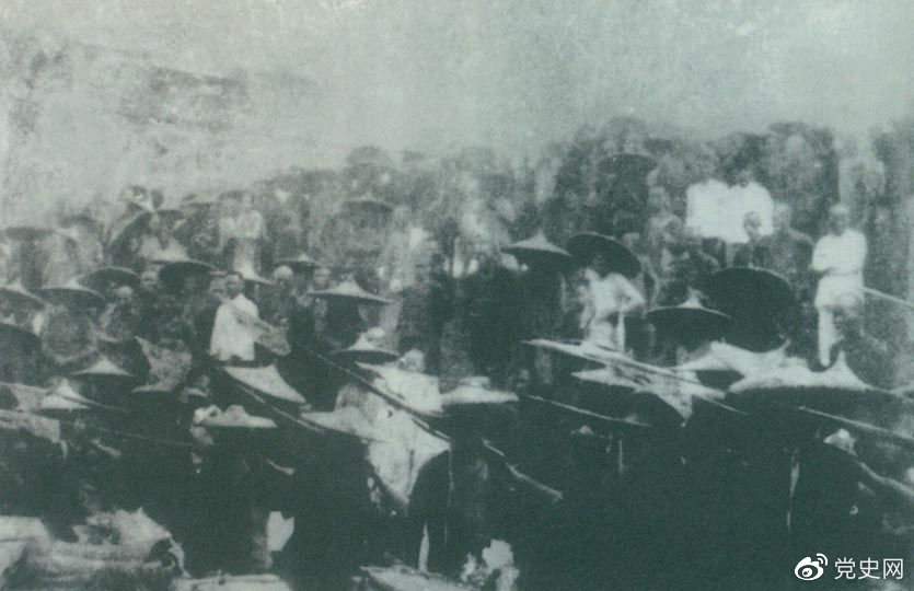 1926��7��9�����������܊�_ʼ�����������������܊�����^����~ͦ�����F(tu��n)��ռ���Lɳ��Ȼ������h�M(j��n)����һ·����Ѹ�Ͱl(f��)չ���r(n��ng)���\������������˱�����(zh��n)�����ں������������������r(n��ng)���\��Խ��Խ����עĿ���@��֧Ԯ������(zh��n)�����r(n��ng)�����l(w��i)܊��