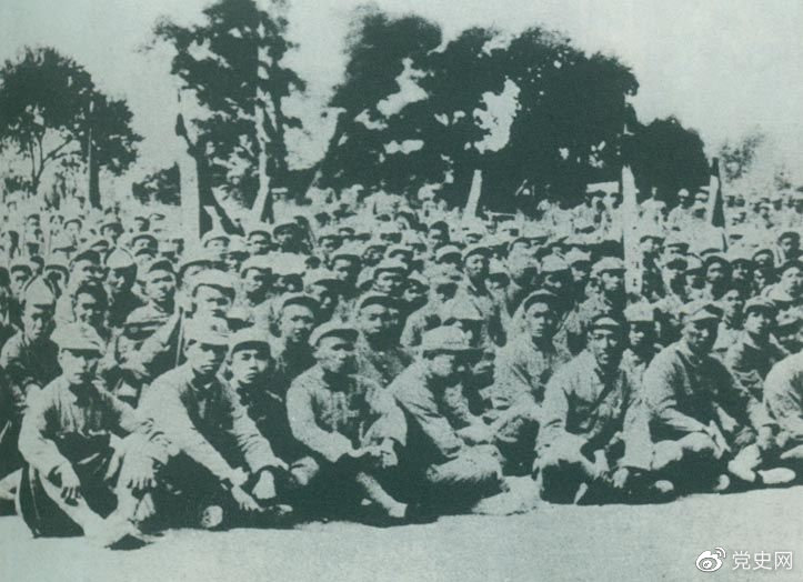 �R�Ϙ���׃��ĵ�11����1937��7��18�����Ӱ����_Ⱥ�������ë�ɖ|�l(f��)�����f����(j��)��(d��ng)�r���d�������~������ ����Ħȭ��������Ѫ���v��Ը�����Ց�(zh��n)�����c�տܛQһ����(zh��n)����