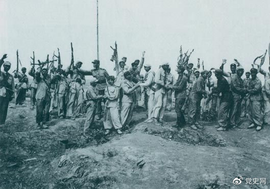 1953��7��28�գ����r����܊��(l��i)��־Ը܊ꇵ���������ף�R����ͬ�g����������(zh��ng)�Ă��������