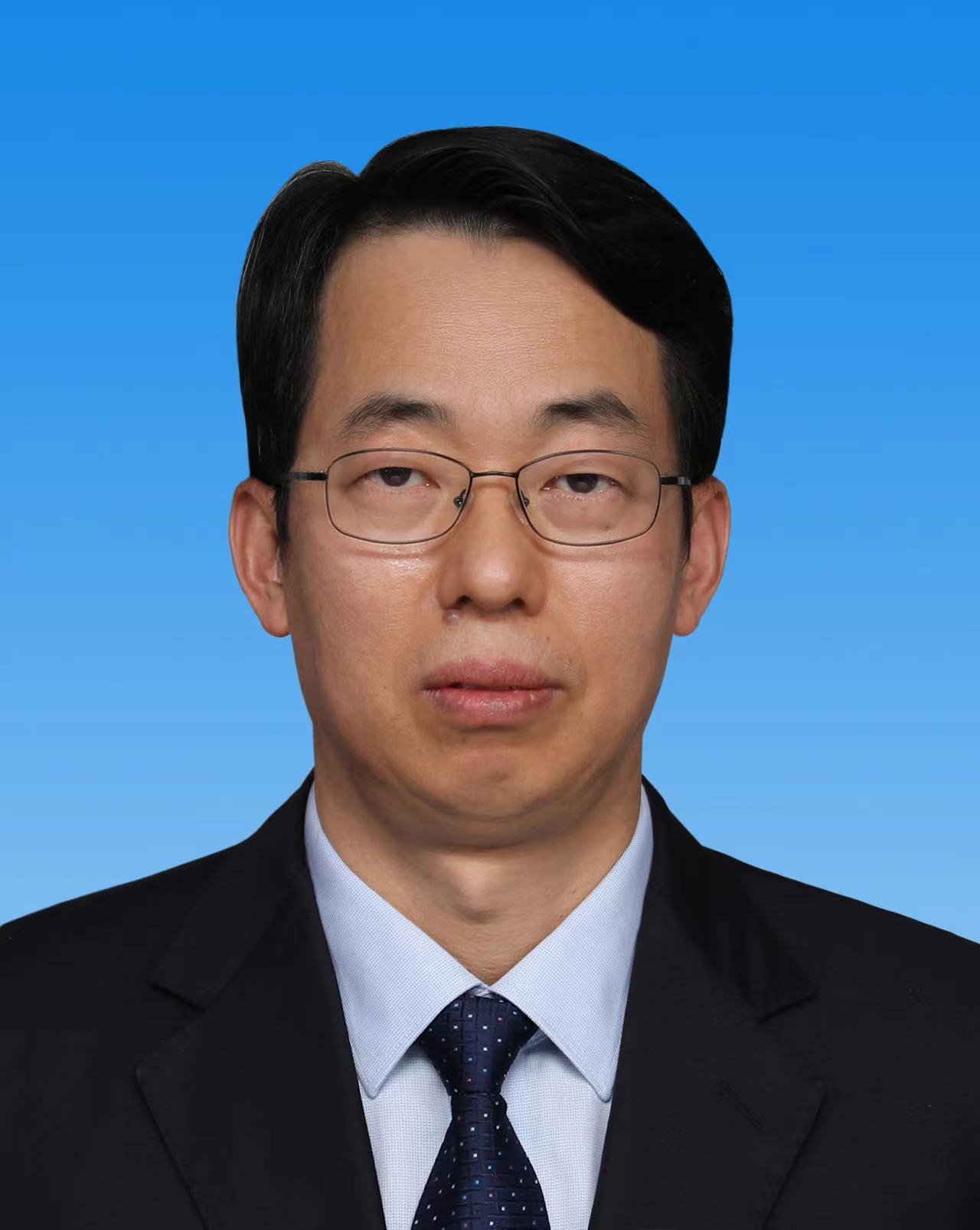 季正聚 （中央黨史和文獻研究院副院長、中央編譯局局長）季正聚，中央黨史和文獻研究院副院長、中央編譯局局長，研究員。全國宣傳文化系統(tǒng)“四個一批”人才，高層次人才特殊支持計劃哲學(xué)社會科學(xué)領(lǐng)軍人才，享受國務(wù)院政府特殊津貼。擔任國家社科基金學(xué)科評審組專家，國家教材專業(yè)委員會委員。長期從事馬克思主義基本理論、國際共產(chǎn)主義運動史和世界社會主義、馬克思主義發(fā)展史、黨的建設(shè)、中國特色社會主義等方面的研究工作。先后出版《列寧傳》《國家至要——當代國家政治安全新論》《當代世界與社會主義前沿學(xué)術(shù)對話》《中國共產(chǎn)黨黨內(nèi)民主理論與實踐研究》等著作，曾主持多項國家社科基金、馬克思主義理論研究和建設(shè)工程重大項目。公開發(fā)表理論文章百余篇，30多篇被《新華文摘》《人大復(fù)印報刊資料》等轉(zhuǎn)載，兩項作品榮獲中國新聞獎。