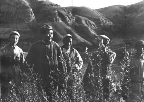 毛澤東轉(zhuǎn)戰(zhàn)陜北。（1947年）