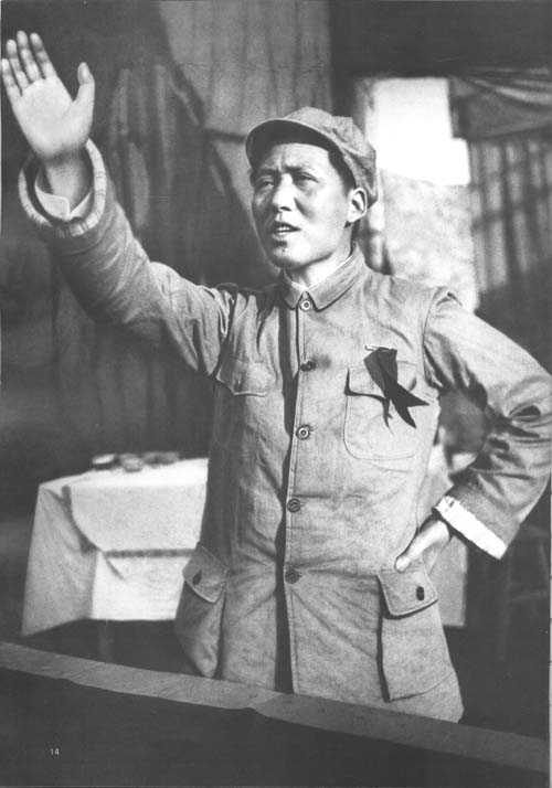毛澤東在抗大成立三周年紀(jì)念大會(huì)上講話。（1939年）