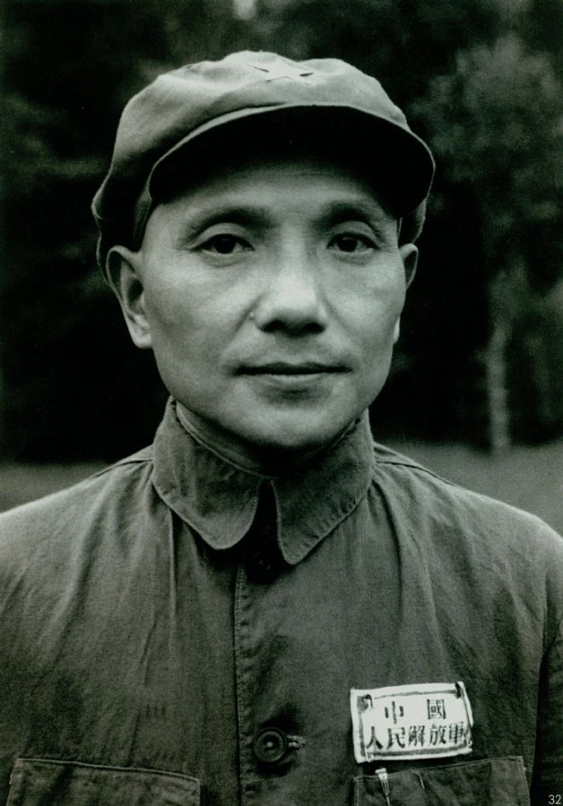 擔(dān)任中共中央華東局第一書(shū)記的鄧小平在上海。（1949年）