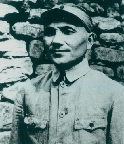 抗戰(zhàn)勝利時(shí)，鄧小平任晉冀魯豫中央局書(shū)記兼軍區(qū)政治委員。（1945年）