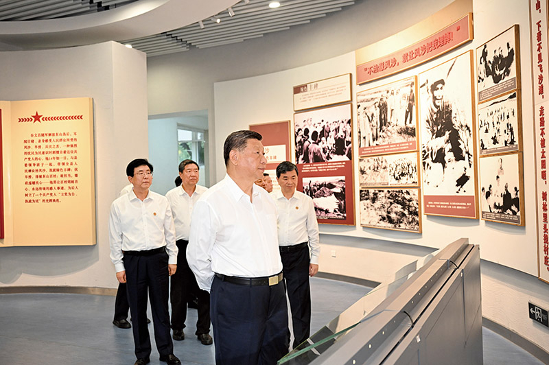 2024年10月15日至16日，中共中央總書(shū)記、國(guó)家主席、中央軍委主席習(xí)近平在福建考察。這是15日下午，習(xí)近平在漳州市東山縣谷文昌紀(jì)念館考察。 新華社記者 謝環(huán)馳/攝