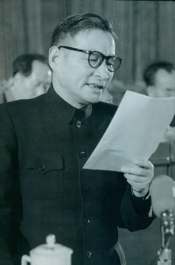 1955年3月21日，陳云在中國共產(chǎn)黨全國代表會議上作關(guān)于發(fā)展國民經(jīng)濟第一個五年計劃的報告。